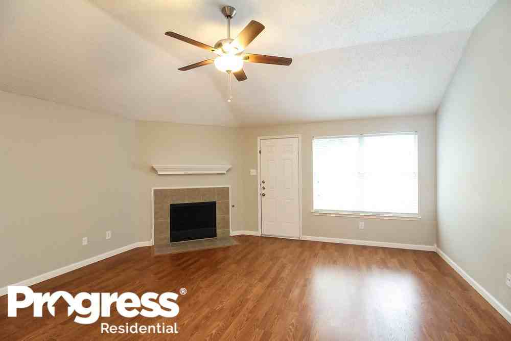 10905 Briaroaks Dr - Photo 2 of 15