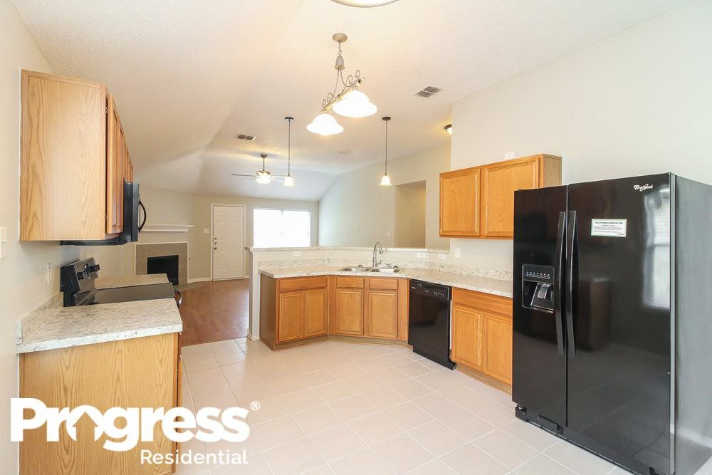 10905 Briaroaks Dr - Photo 3 of 15