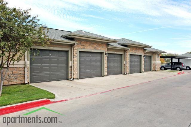 Pecan Pointe Luxury Apartment Homes - Photo 3 of 14