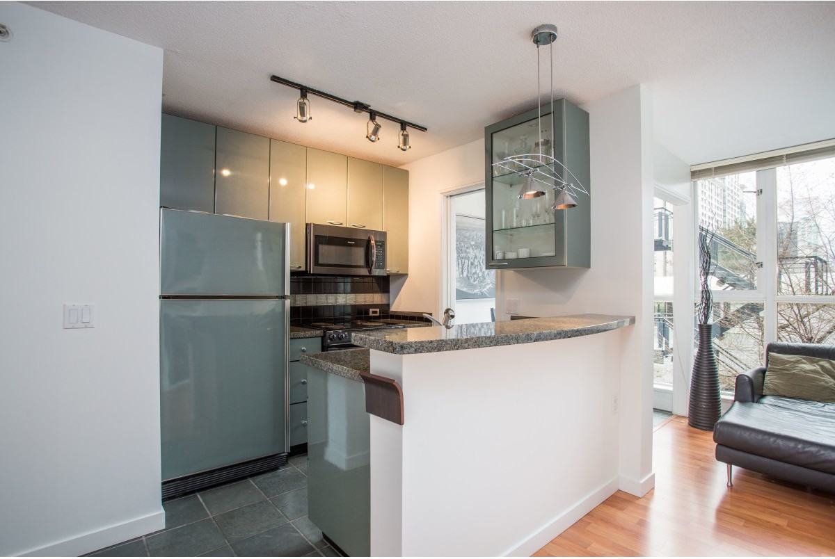 1068 Apartment Building, Vancouver, BC V6Z 2Y7 1 Bedroom Apartment for