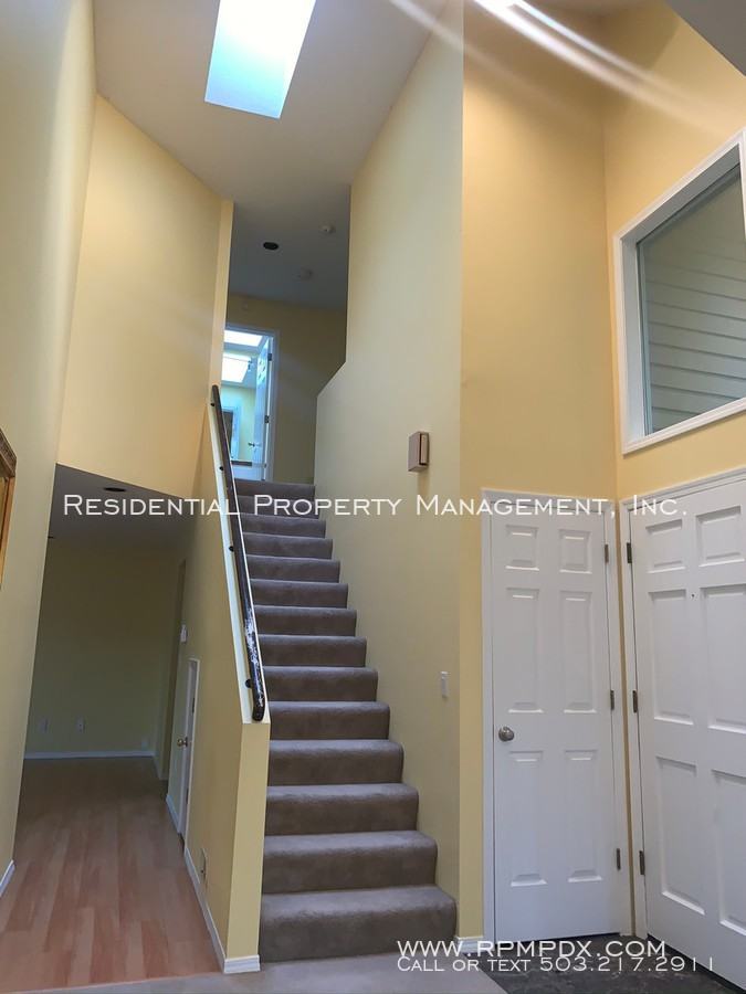 725 Ash St - Photo 2 of 38