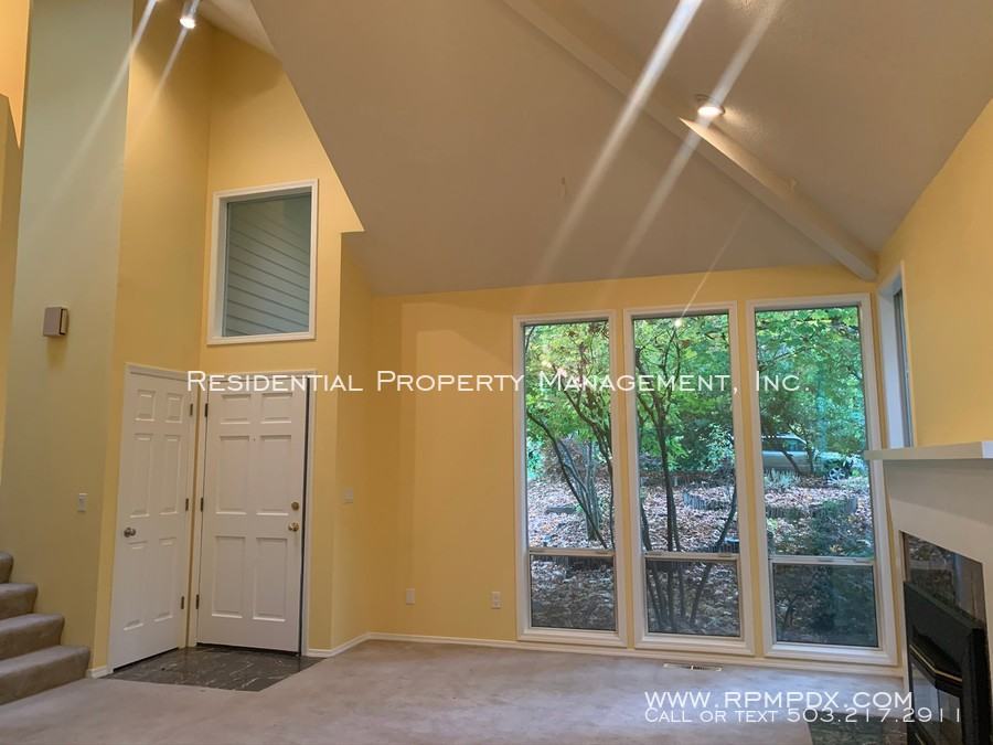 725 Ash St - Photo 3 of 38
