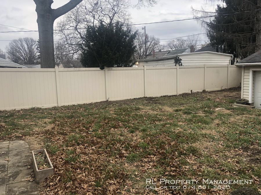 884 Vernon Rd. - Photo 2 of 17