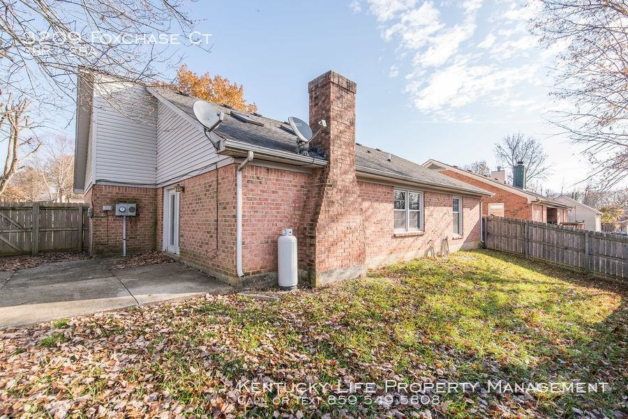 3209 Foxchase Ct - Photo 2 of 10