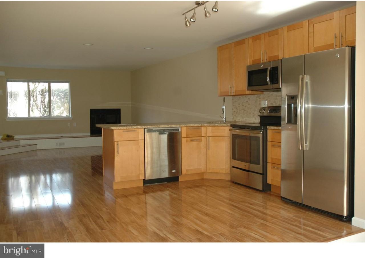 212 Carriage Court - Photo 3 of 23