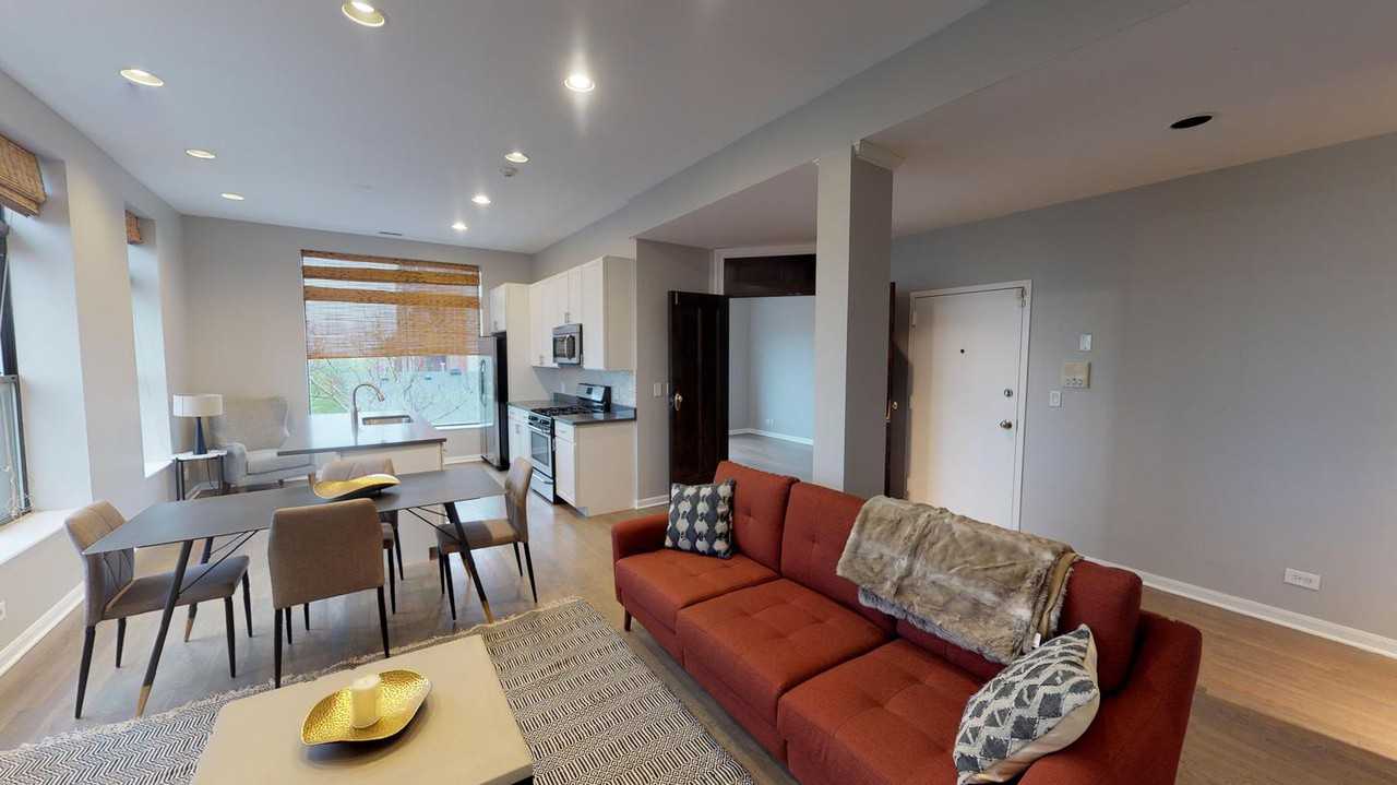 Lively West Town apartment near Union Park - Photo 2 of 12