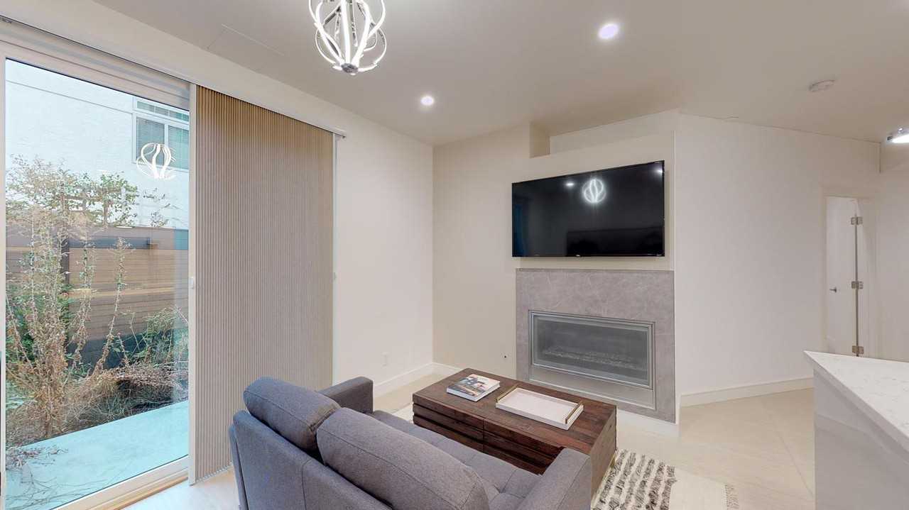 Modern Santa Clara townhome minutes from Apple - Photo 2 of 11