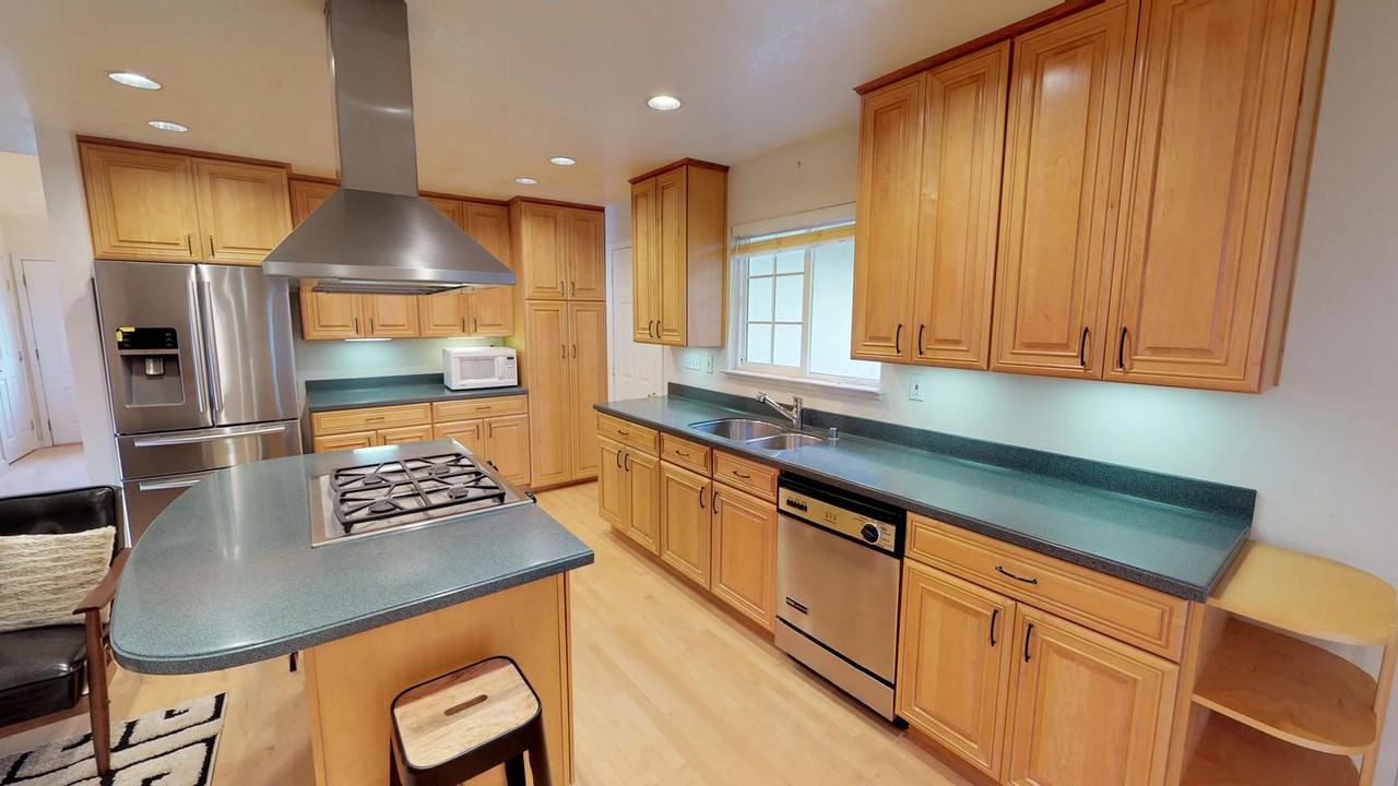 Stunning Redwood Shores home by Oracle - Photo 2 of 12