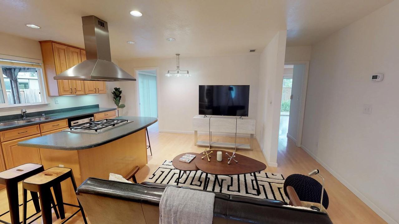 Stunning Redwood Shores home by Oracle - Photo 4 of 12