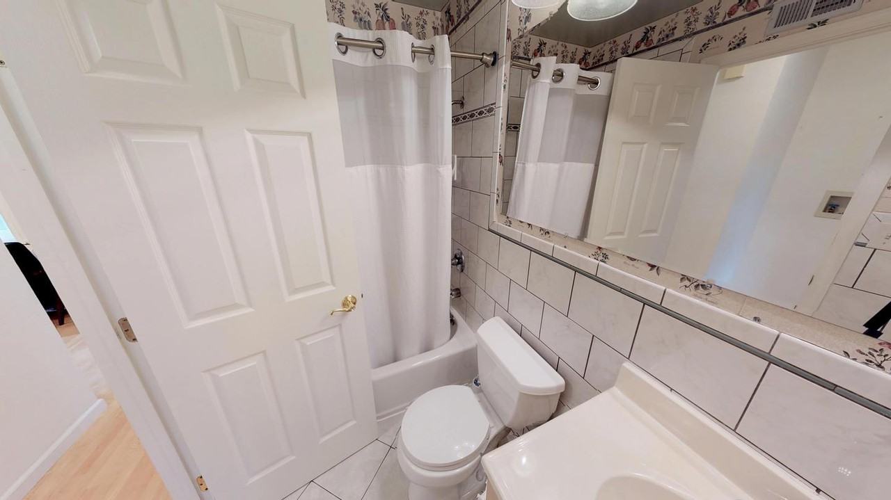 Stunning Redwood Shores home by Oracle - Photo 6 of 12