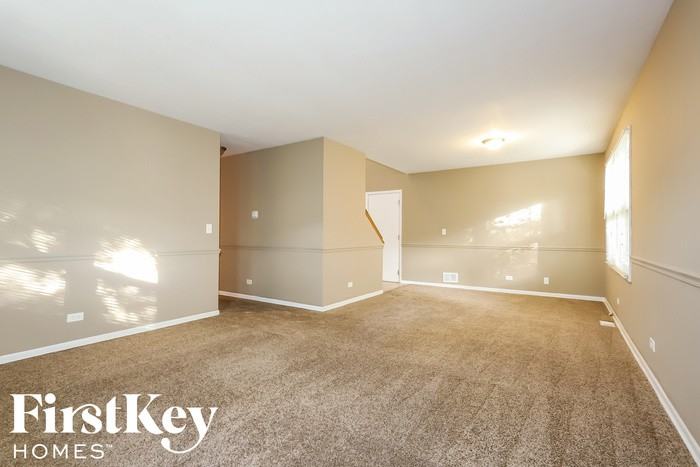 1601 Acorn Court - Photo 2 of 15