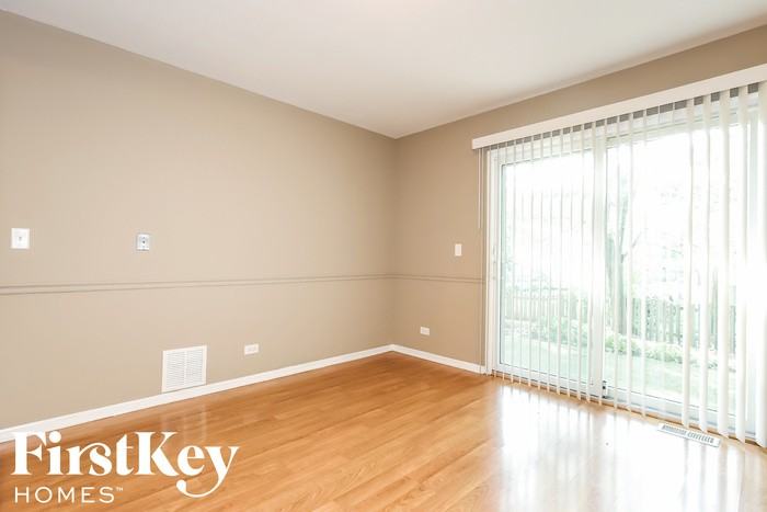 1601 Acorn Court - Photo 3 of 15