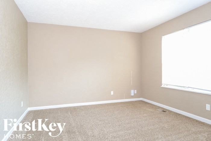 4900 Dorsie Drive - Photo 3 of 15