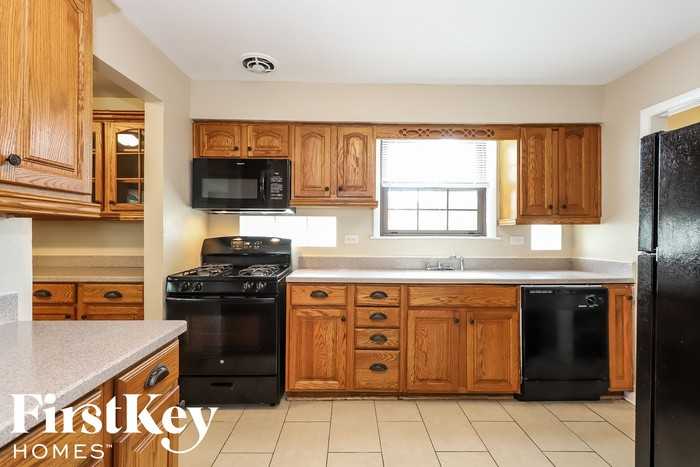 4115 Blanchan Avenue - Photo 3 of 15