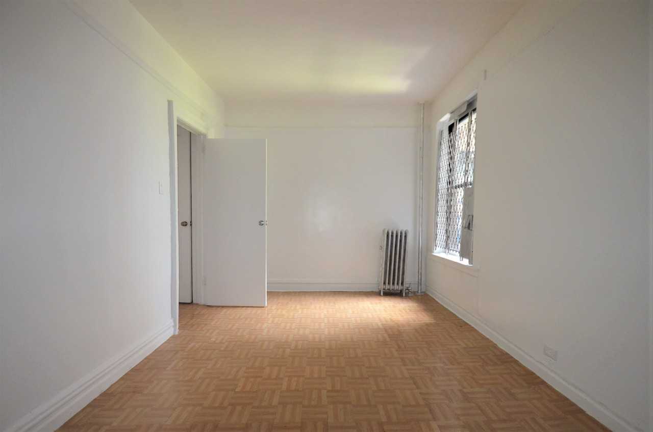 2120 Tiebout Ave #D1