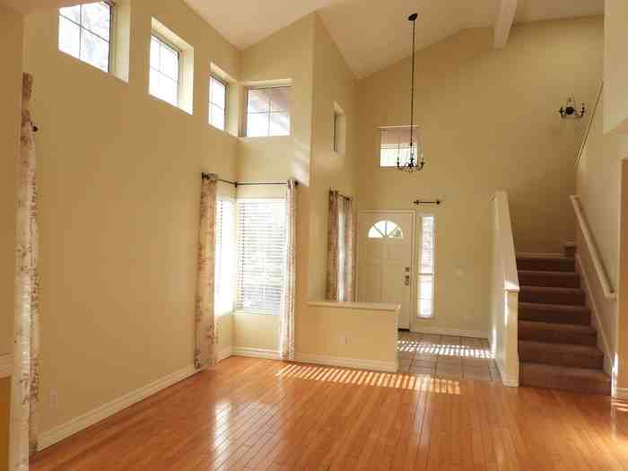 398 South Rosebud Court - Photo 3 of 33