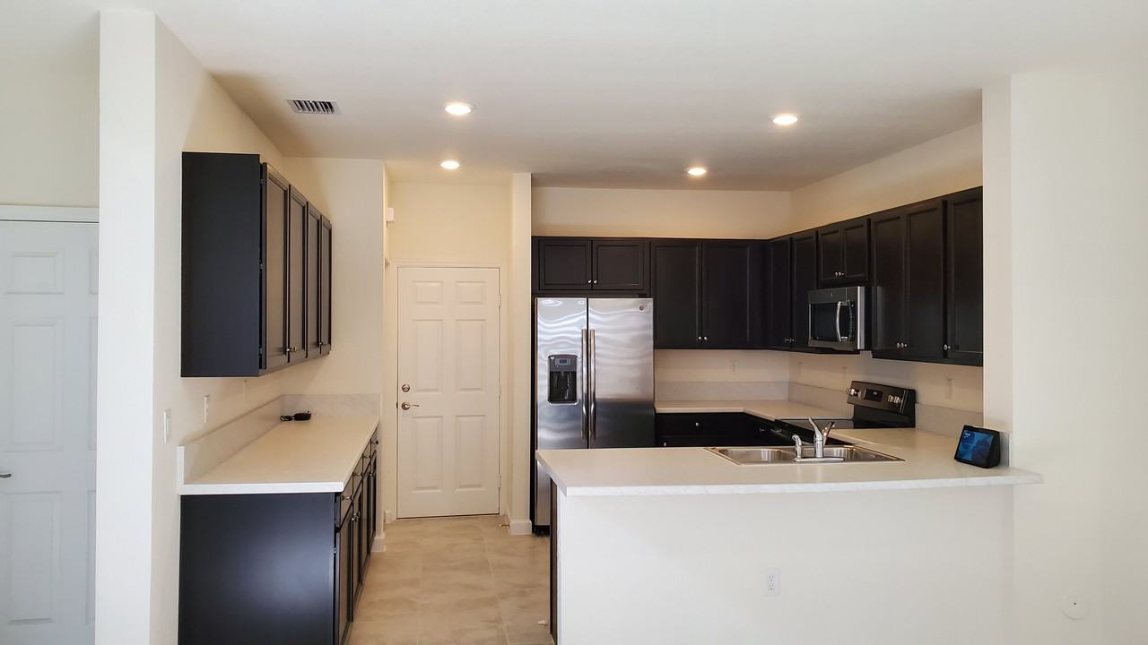 141 Ne 25th Ter - Photo 3 of 26