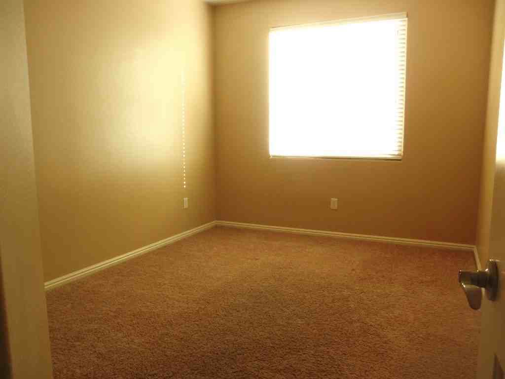 1220 N Spring Valley Dr - Photo 3 of 23