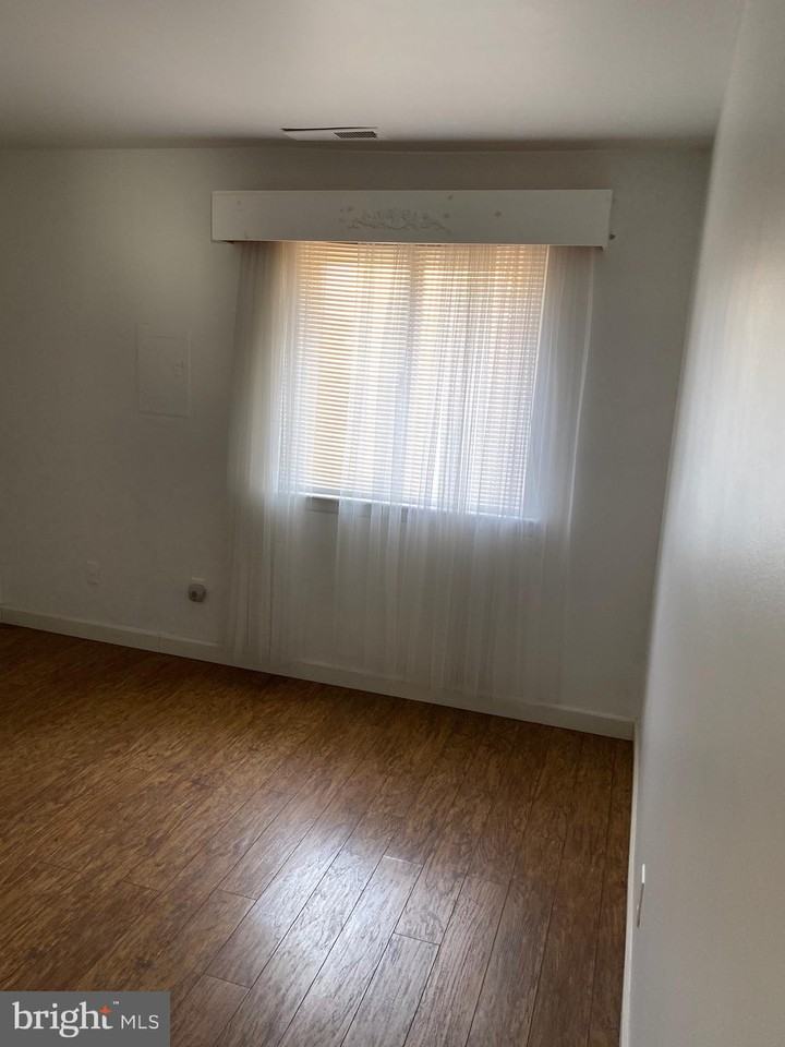 200 Riverside Drive 512 - Photo 3 of 12