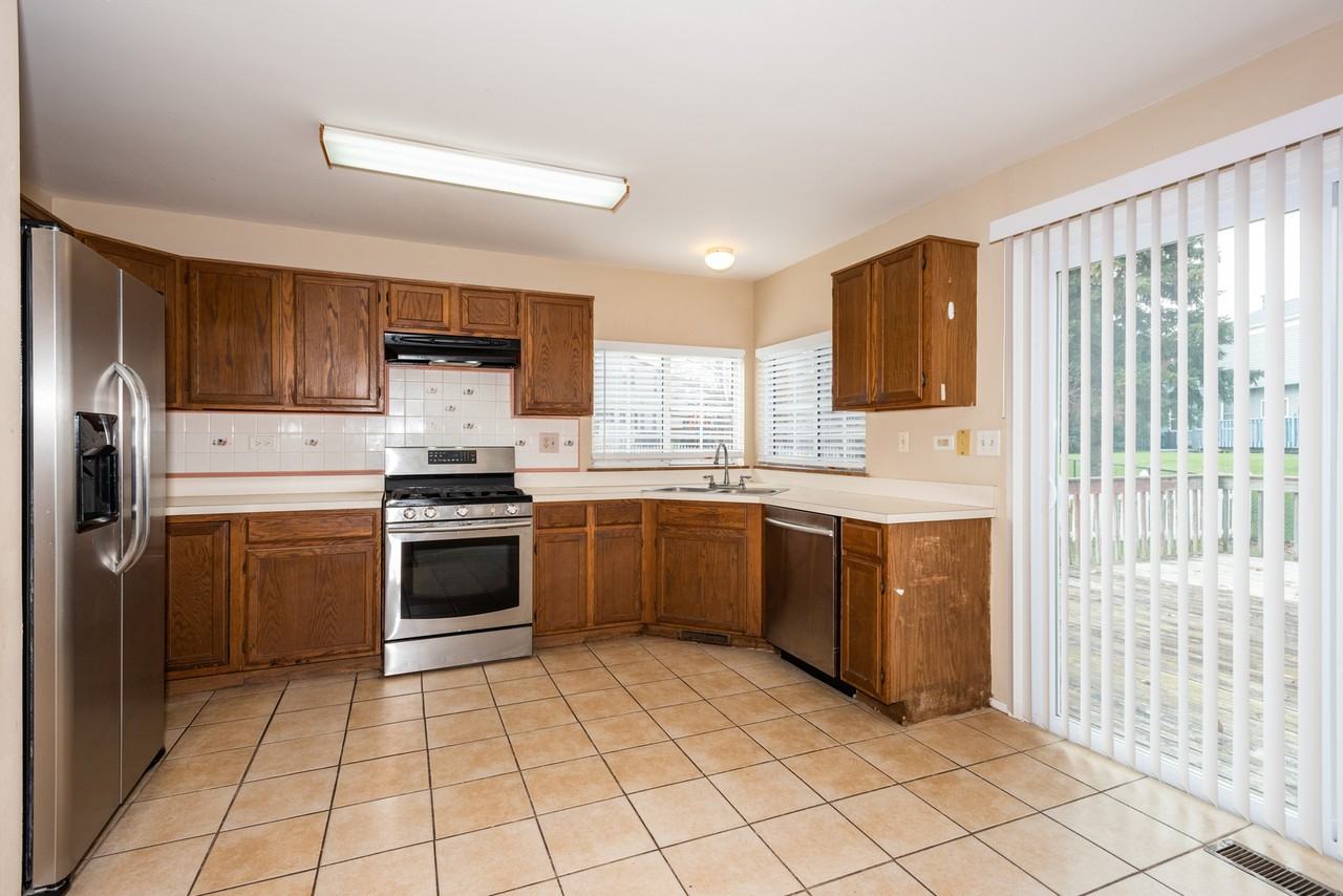 850 Indian Wells Circle - Photo 2 of 13
