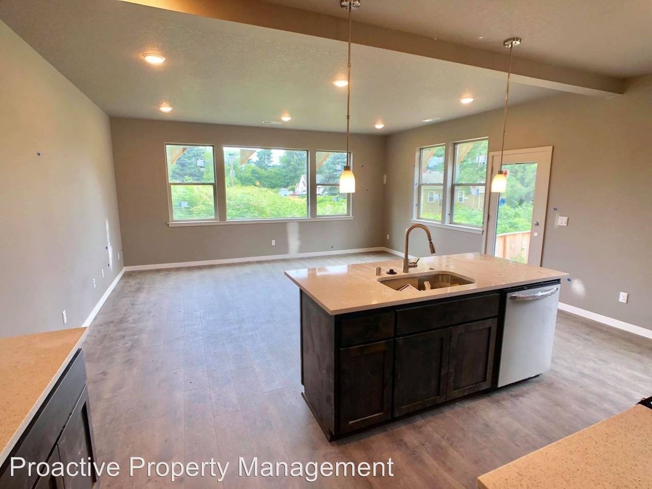 4325 Ne 87th Ave - Photo 2 of 3