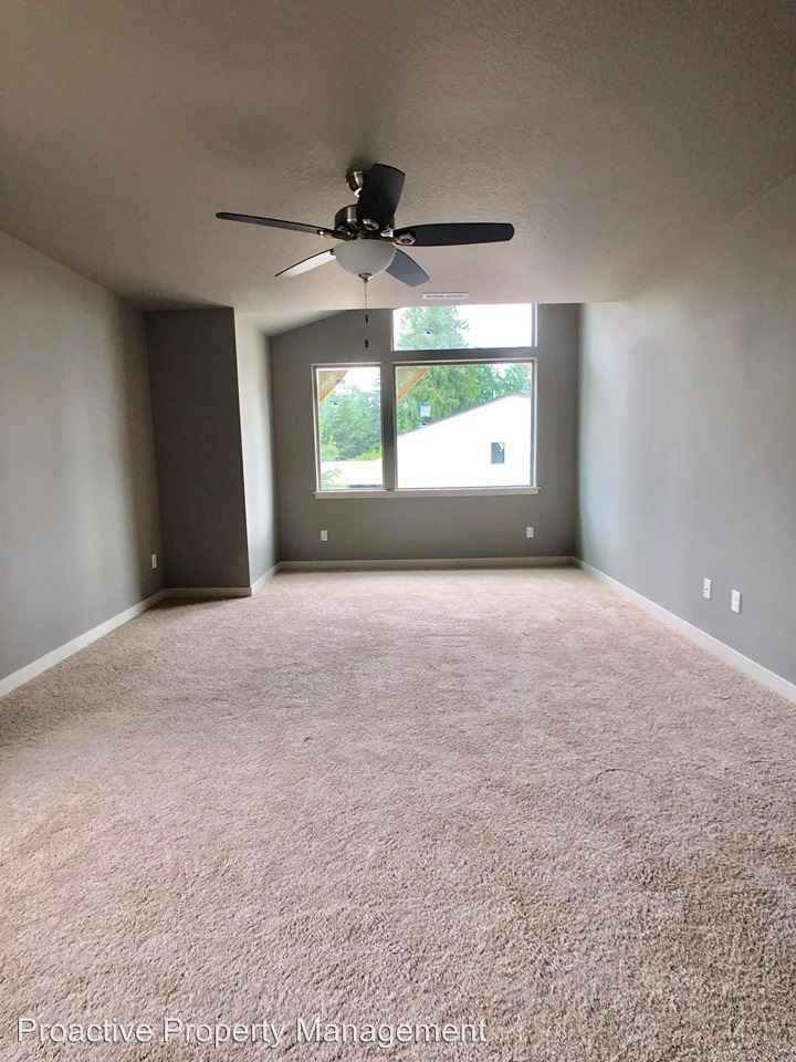 4325 Ne 87th Ave - Photo 3 of 3