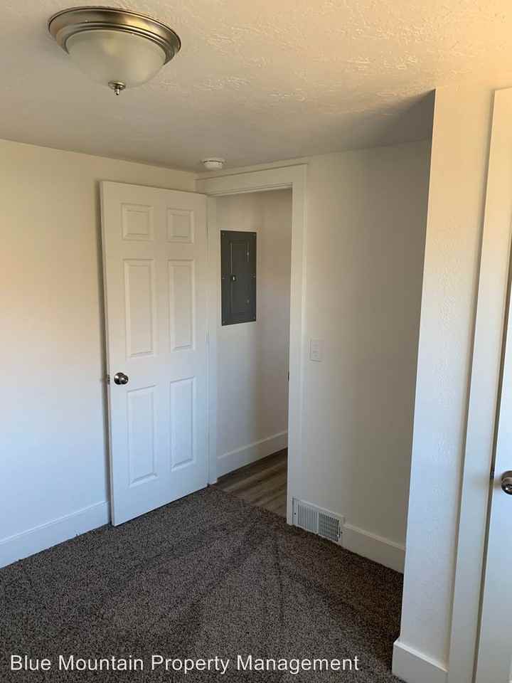 3689 S Porter Ave - Photo 3 of 23