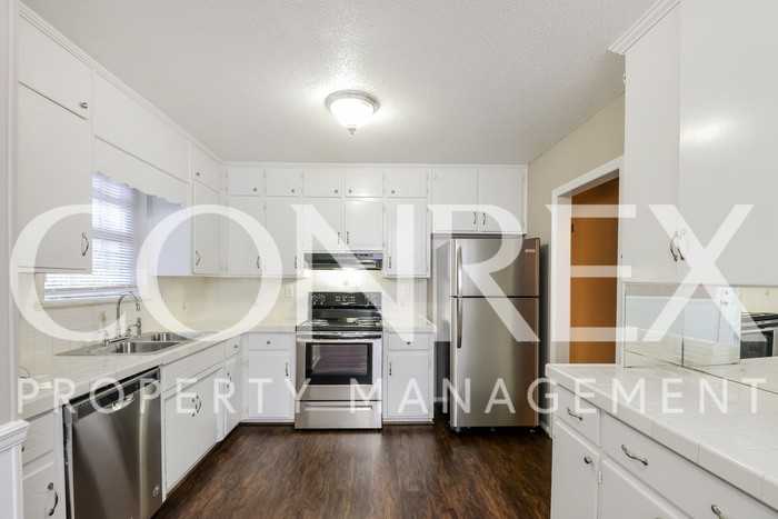 2026 Rockwood Ln - Photo 3 of 8