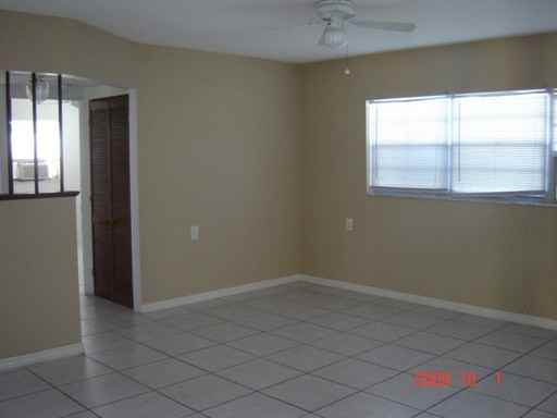 2328 N Catherine St - Photo 2 of 4