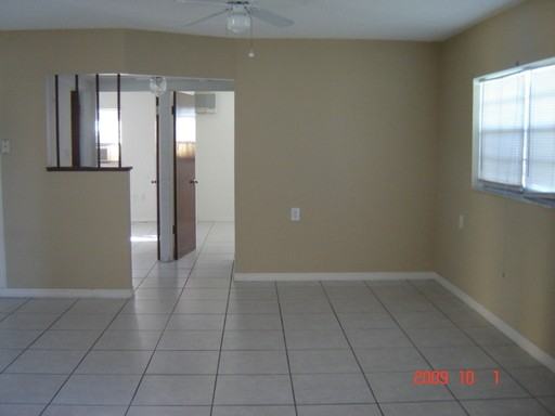 2328 N Catherine St - Photo 3 of 4