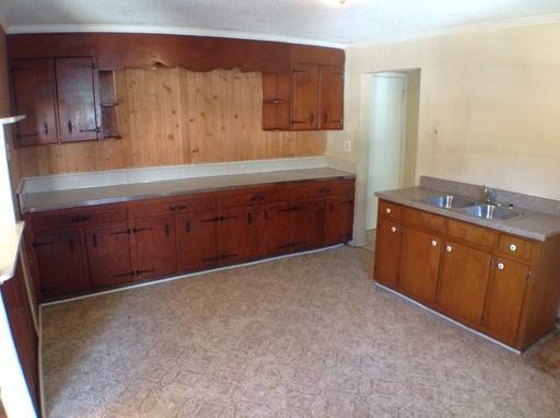 2408 Fairfax Ave - Photo 3 of 5
