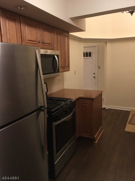 7 Tudor Dr - Photo 3 of 19