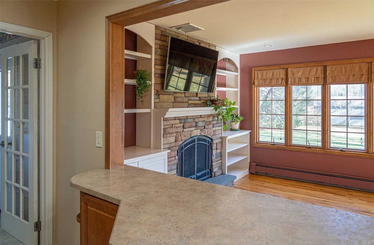 2250 Delmar Dr - Photo 3 of 17