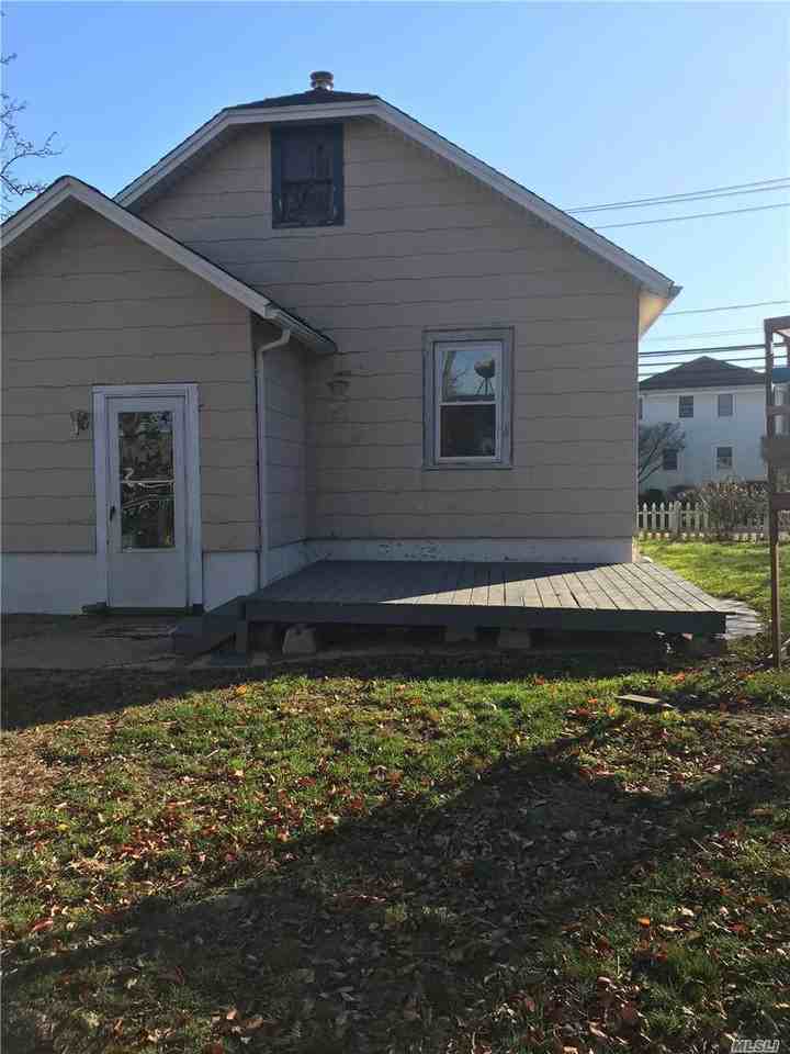 1821 Camp Ave - Photo 2 of 3