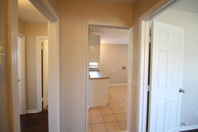 3248 S Llewellyn Ave - Photo 3 of 19