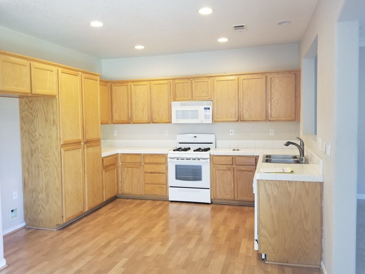 150 Oak Crest Ct - Photo 2 of 15