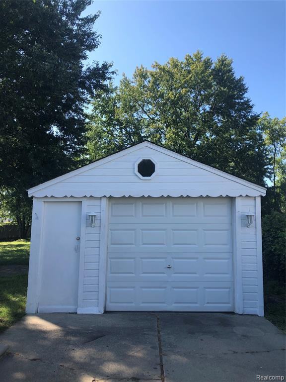 11560 Metter Ave - Photo 2 of 17