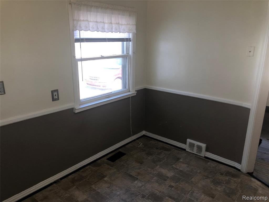 11560 Metter Ave - Photo 4 of 17