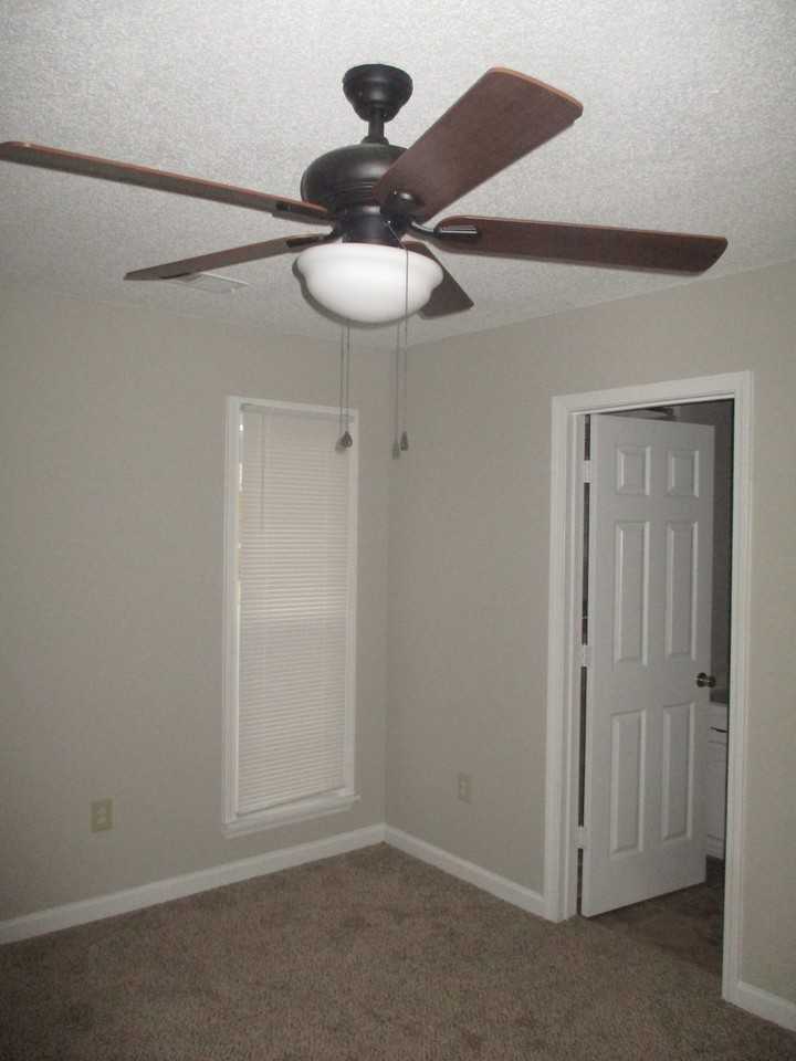 9151 Kirkwood Ln - Photo 3 of 9