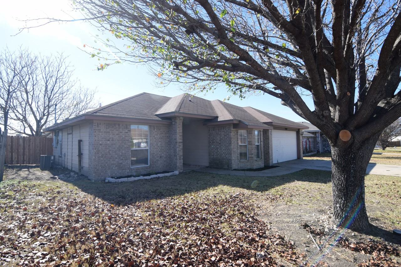 3404 Warfield Dr - Photo 3 of 19