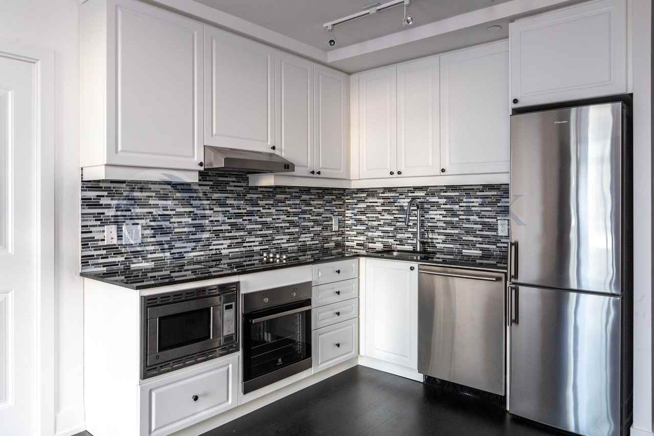 7 Kenaston Gardens #822 - Photo 3 of 18