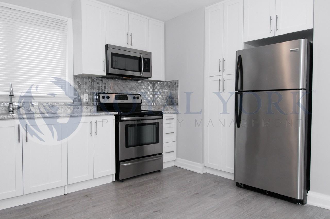 607 Mary Street - Photo 3 of 15