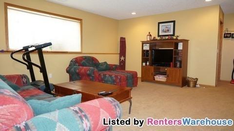 913 Meadow Pl - Photo 2 of 15