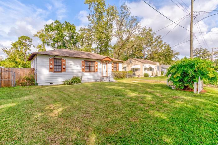 6127 Transylvania Avenue - Photo 2 of 20