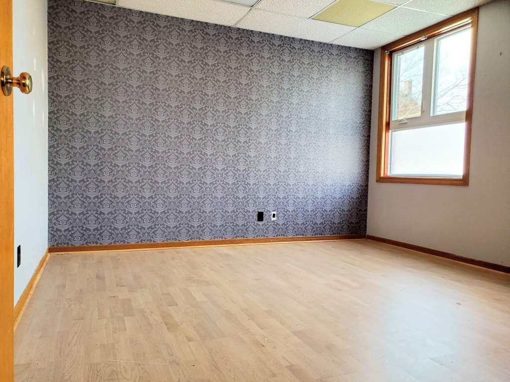 3 BEDROOM MULTI - Photo 3 of 7