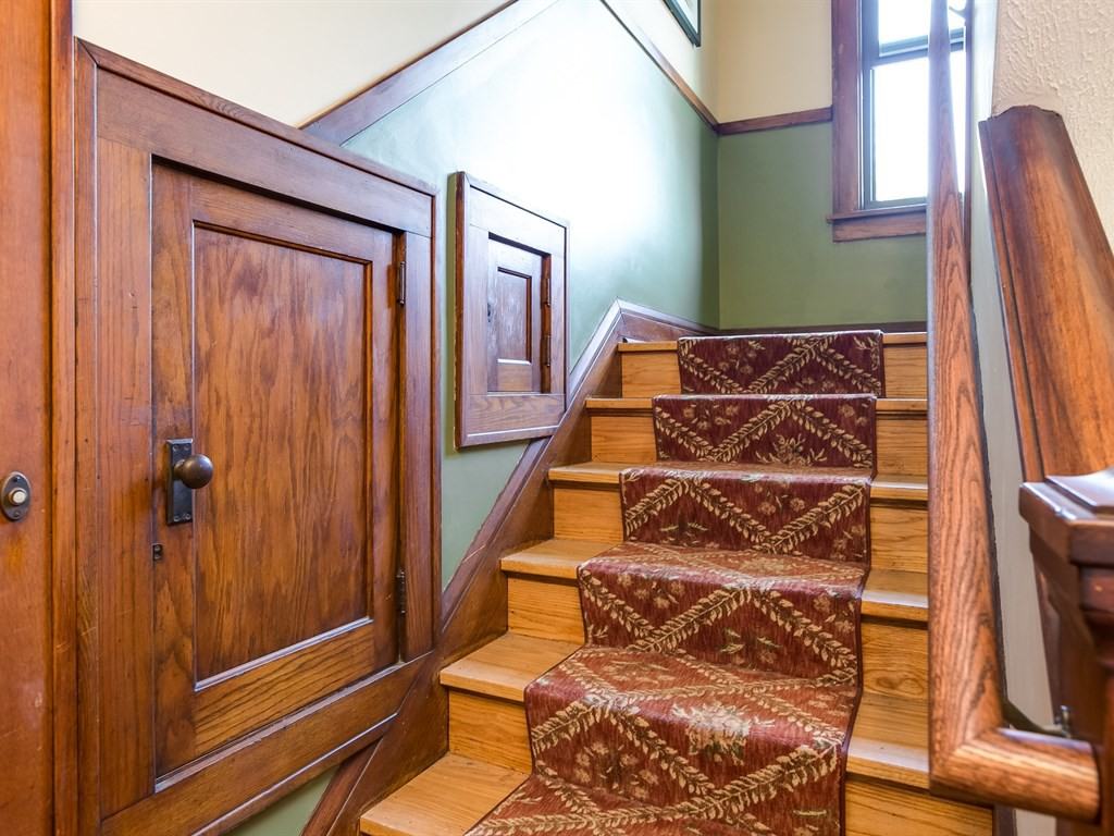 995 Grand Avenue - Photo 2 of 10