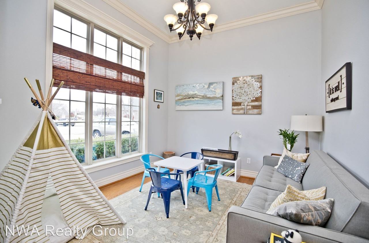 902 Ne Halifax Place - Photo 2 of 15