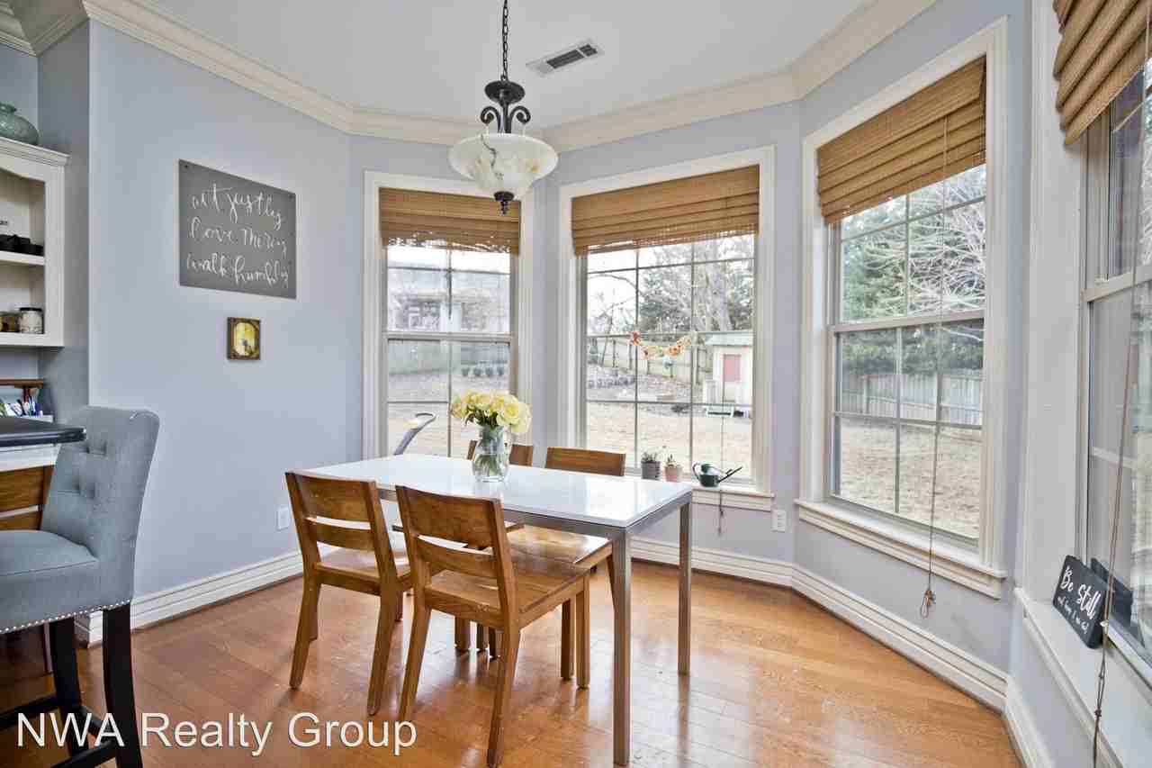 902 Ne Halifax Place - Photo 3 of 15