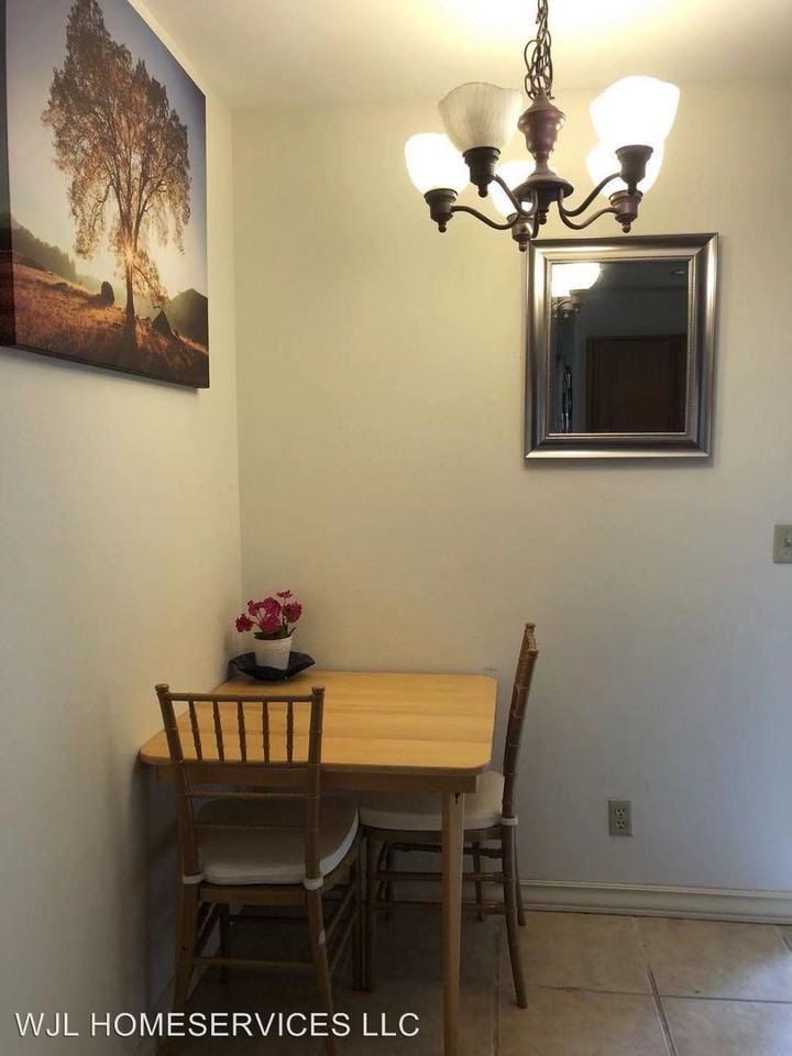 760 Overlake Dr E - Photo 2 of 10