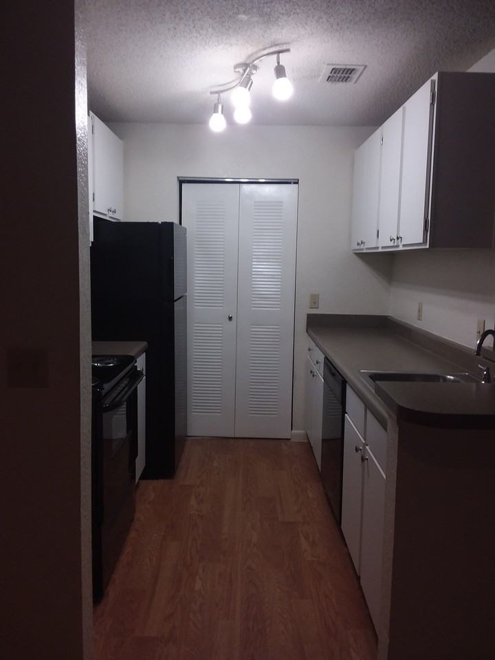 124 Powell Boulevard - Photo 2 of 11